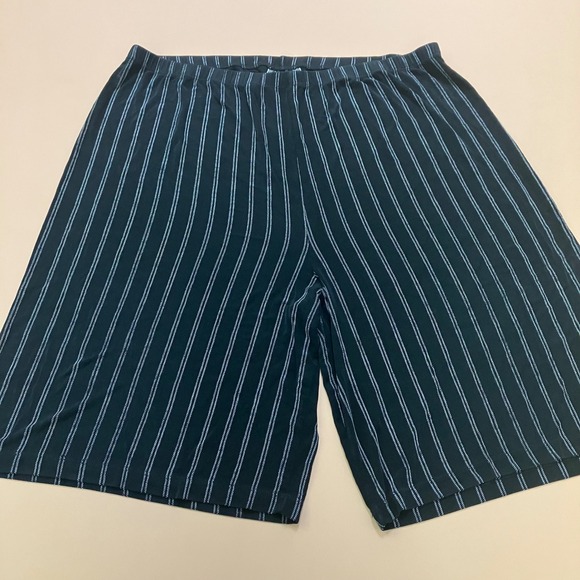 Slinky Brand Women's Shorts Black White Striped‎ Wide Leg Lounge Plus 2X Comfort - Picture 1 of 11